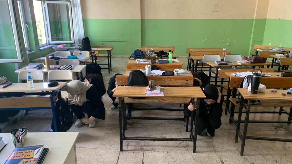 AFET FARKINDALIK EĞİTİMİ VE DEPREM TATBİKATI 